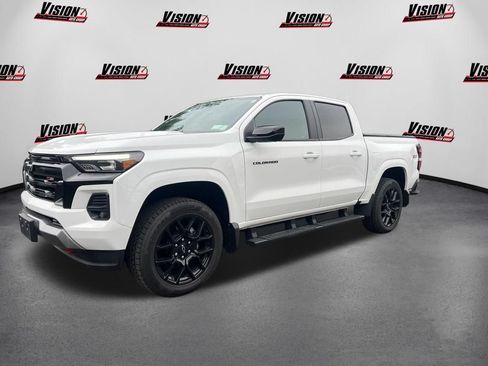 Used 2024 Chevrolet Colorado Z71 w/ LPO, Dark Essentials Package AWD/4WD image 2