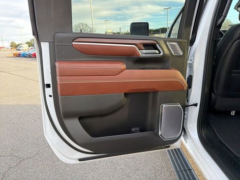 Used 2024 GMC Sierra 3500 Denali Ultimate image 16