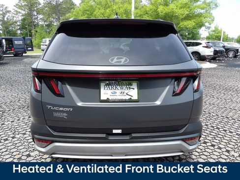 Certified 2025 Hyundai Tucson Limited FWD image 8