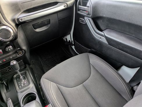 Used 2017 Jeep Wrangler Unlimited Sahara w/ Max Tow Package image 18