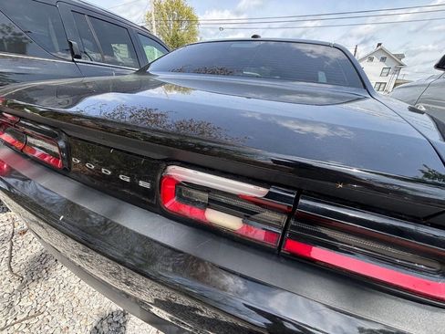 Used 2015 Dodge Challenger SXT RWD image 12