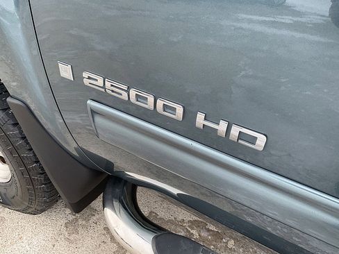 Used 2009 Chevrolet Silverado 2500 LT w/ Exterior Plus Package image 9