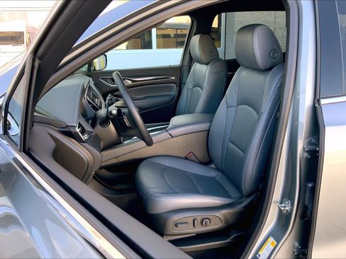Used 2023 Buick Enclave Essence w/ Experience Buick Package image 8