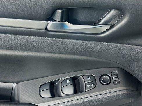 Used 2022 Nissan Altima 2.5 SV FWD image 17