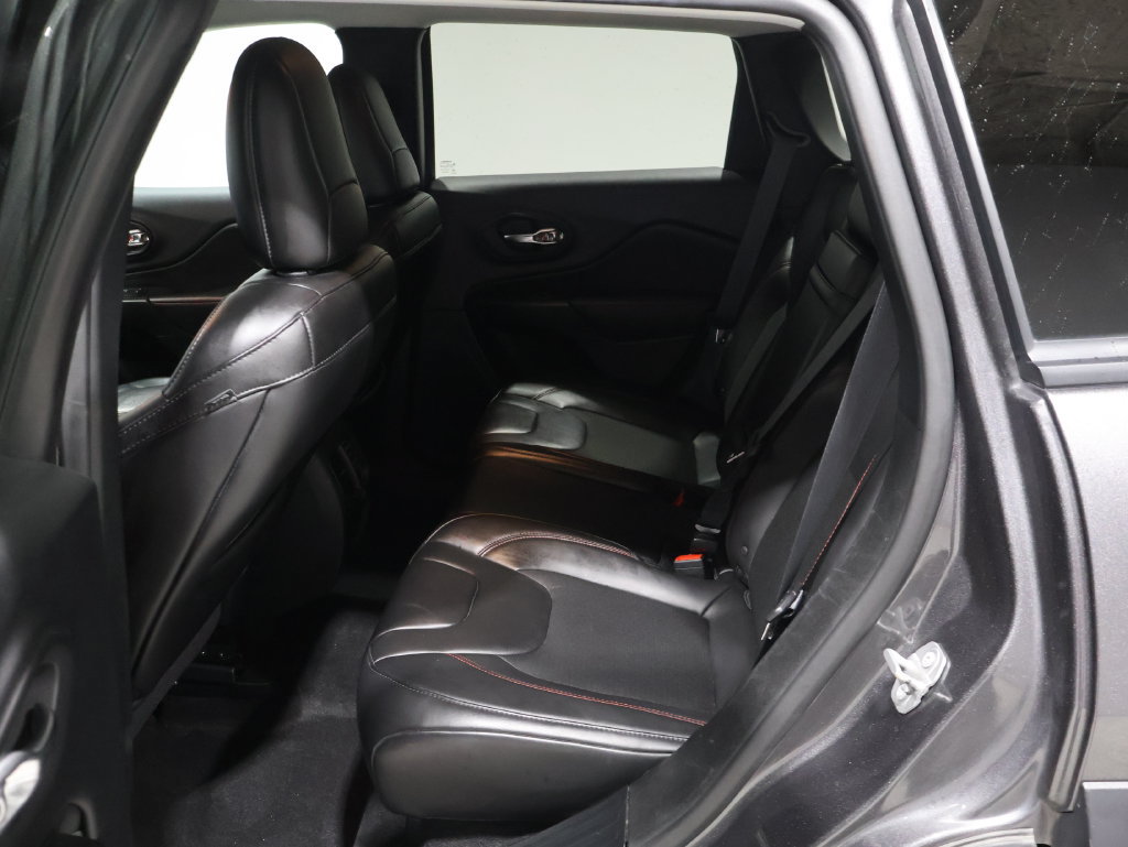 Used 2019 Jeep Cherokee Trailhawk w/ Cold Weather Group AWD/4WD image 18