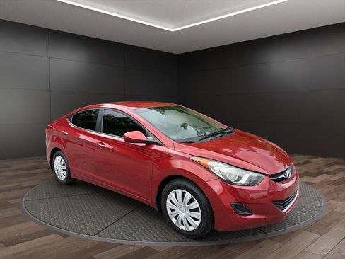 Used 2013 Hyundai Elantra GLS FWD image 2