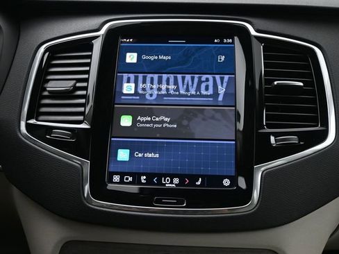 Used 2023 Volvo XC90 T8 Plus image 13