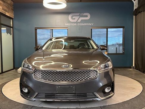 Used 2018 Kia Cadenza Premium w/ Luxury Package FWD image 8