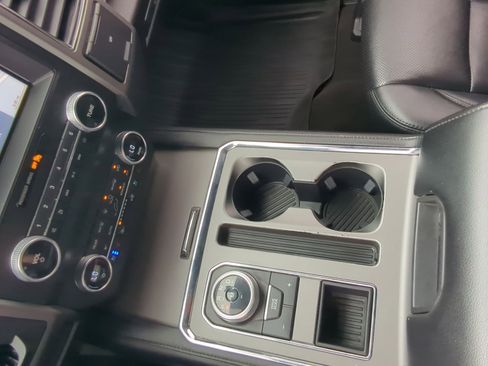 Used 2021 Ford Expedition XLT RWD image 19