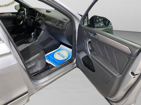 Used 2022 Volkswagen Tiguan SE R-Line image 26