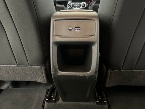 Used 2025 Chevrolet Trax LT w/ LT Convenience Package FWD image 21