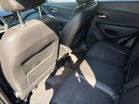 Used 2019 Chevrolet Trax LT w/ LT Convenience Package FWD image 15