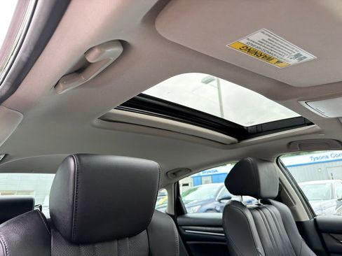 Used 2022 Honda Accord Touring image 11