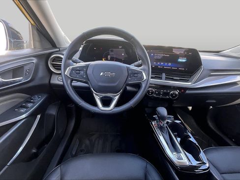 Used 2025 Chevrolet Trax ACTIV FWD image 6