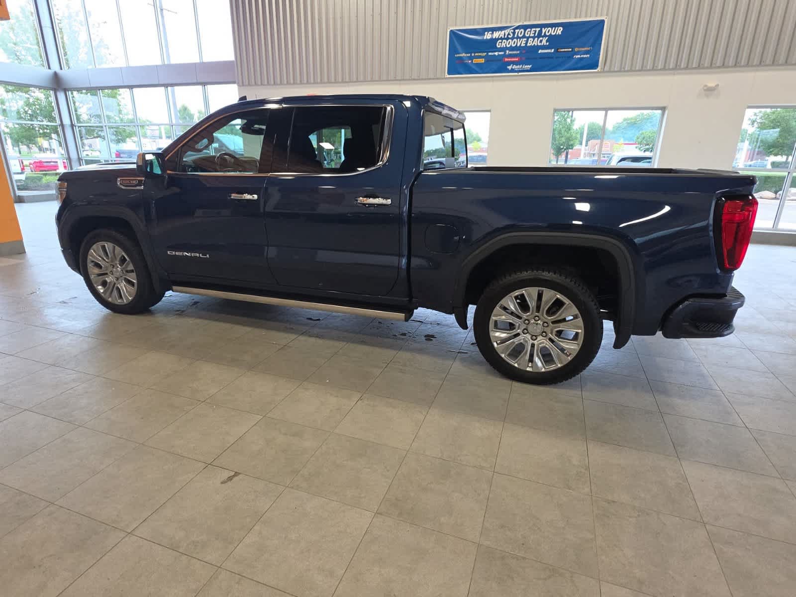Used 2021 GMC Sierra 1500 Denali w/ Denali Premium Package AWD/4WD image 13
