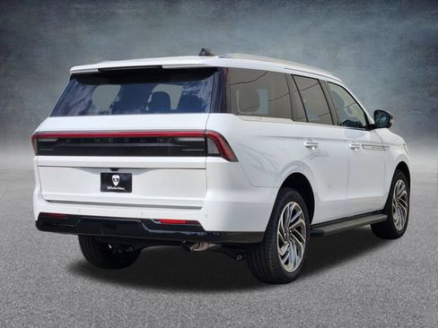 New 2027 Lincoln Navigator Premiere AWD/4WD image 7