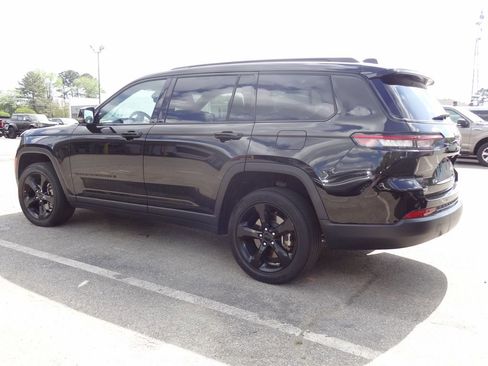 Used 2024 Jeep Grand Cherokee L Laredo image 5