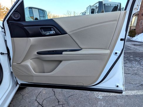 Used 2015 Honda Accord EX image 30