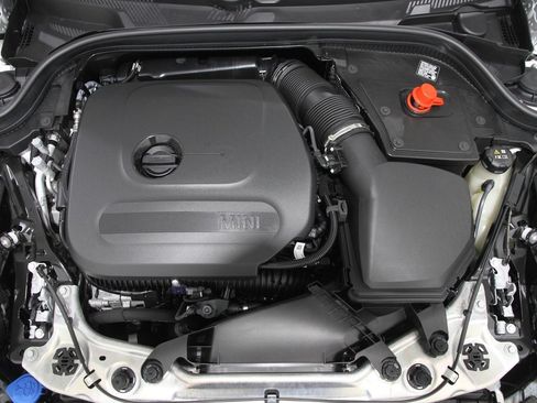 Certified 2025 MINI Cooper 4-Door Hardtop image 21