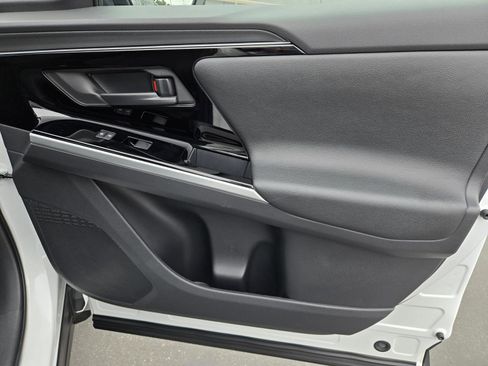 Used 2024 Toyota bZ4X FWD image 32