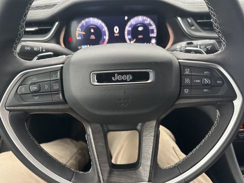 Used 2024 Jeep Grand Cherokee Limited image 23