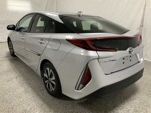 Used 2019 Toyota Prius Prime Advanced image 2