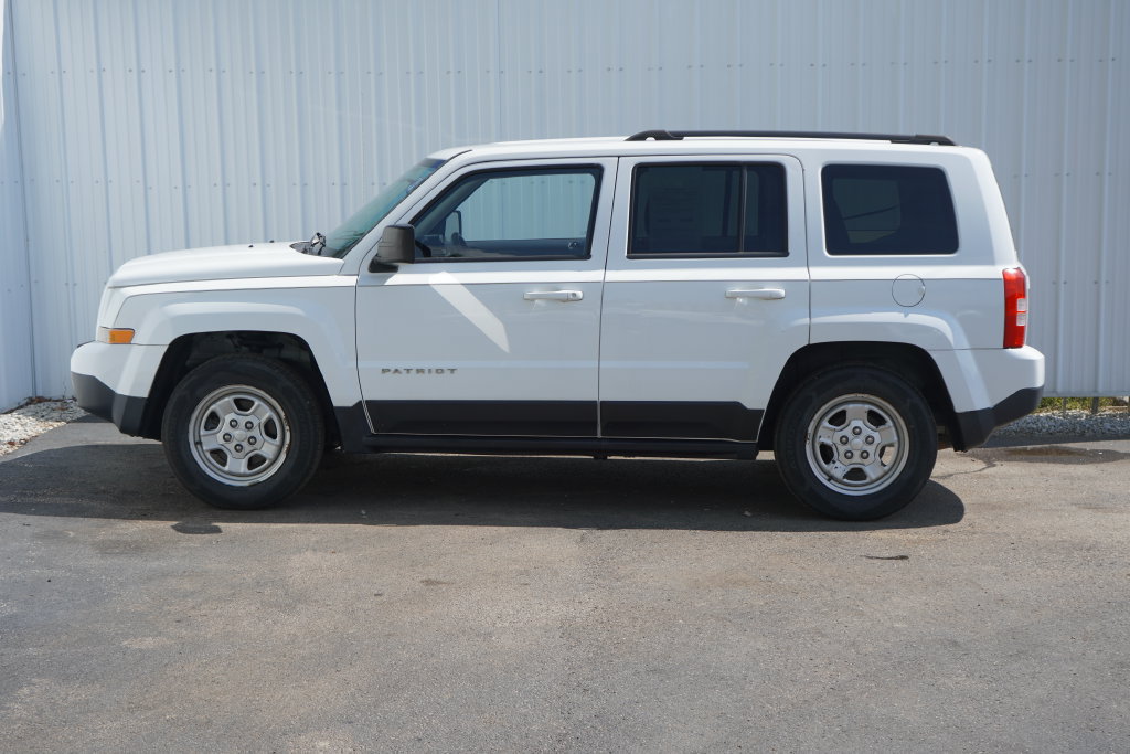 Used 2015 Jeep Patriot Sport w/ Power Value Group FWD image 3