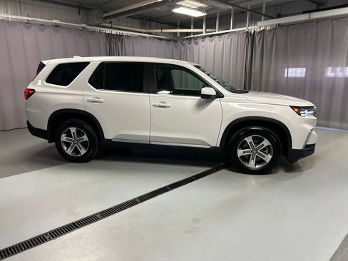 Used 2024 Honda Pilot EX-L image 8