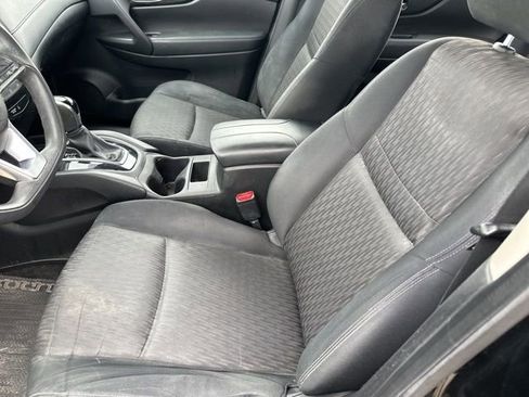 Used 2017 Nissan Rogue S image 9