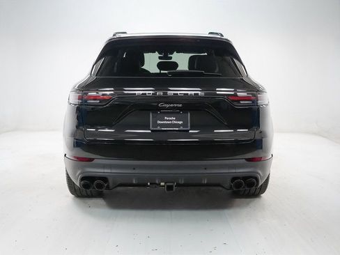Certified 2023 Porsche Cayenne Platinum Edition image 11