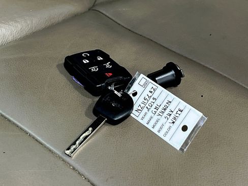 Used 2019 GMC Yukon SLT AWD/4WD image 40