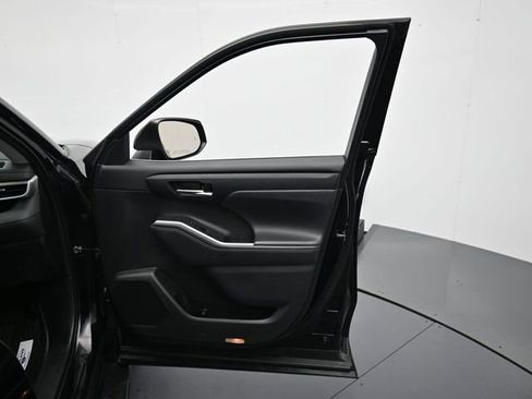 Used 2021 Toyota Highlander XLE image 30