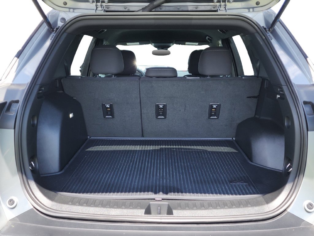 Used 2026 Chevrolet Equinox LT AWD/4WD image 12
