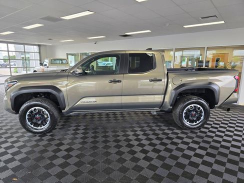 Used 2024 Toyota Tacoma TRD Off-Road AWD/4WD image 6
