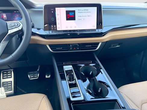 New 2026 Volkswagen Atlas Cross Sport SEL R-Line AWD/4WD image 18