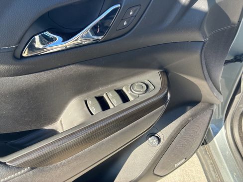 Used 2023 GMC Acadia SLT w/ LPO, Floor Liner Package image 16