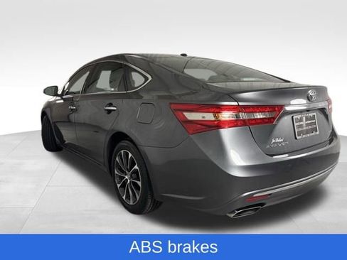 Used 2017 Toyota Avalon XLE Premium image 5