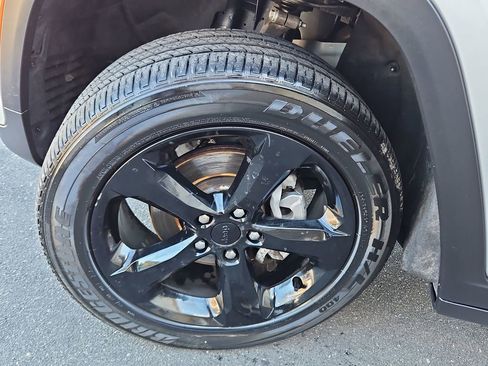 Used 2023 Jeep Grand Cherokee Altitude image 32