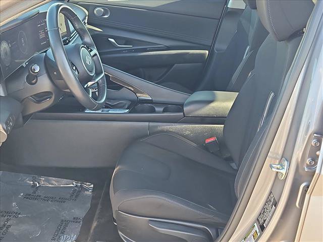 Used 2025 Hyundai Elantra SEL FWD image 17
