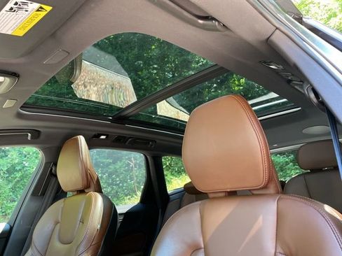 Certified 2024 Volvo XC60 B5 Ultimate AWD/4WD image 24