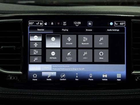 Certified 2025 Chrysler Pacifica Limited FWD image 43