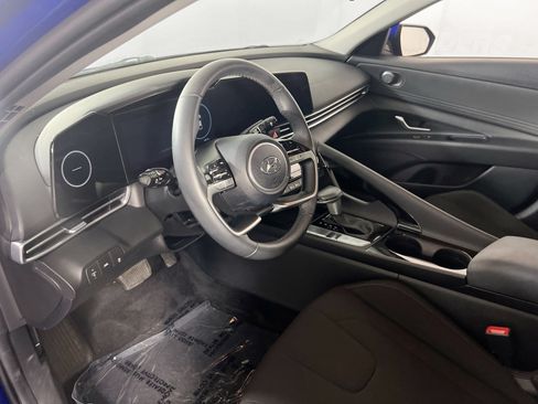 Used 2023 Hyundai Elantra SEL w/ Convenience Package FWD image 9
