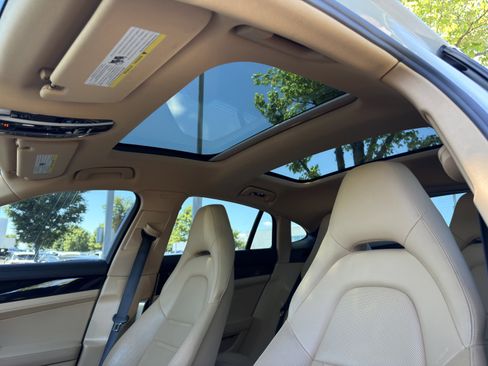 Used 2018 Porsche Panamera image 35