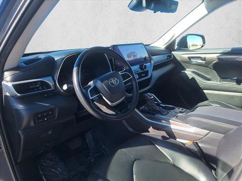 Used 2023 Toyota Highlander Platinum image 9
