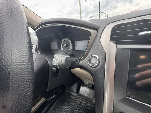 Used 2018 Ford Fusion SE w/ Fusion SE Technology Package FWD image 28