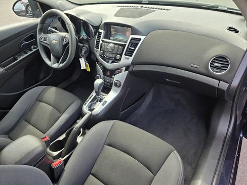 Used 2016 Chevrolet Cruze LT w/ Technology Package FWD image 18