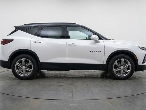 Used 2025 Chevrolet Blazer LT image 11