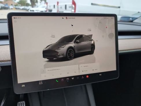 Used 2022 Tesla Model Y Performance image 12
