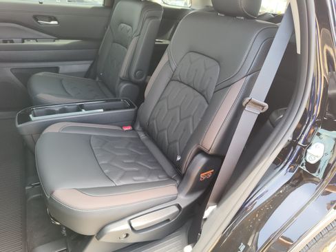 New 2026 Nissan Pathfinder Platinum FWD image 15
