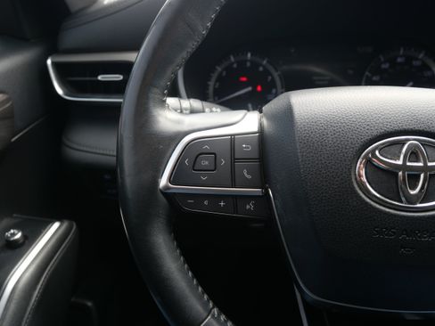 Used 2021 Toyota Highlander Limited image 13